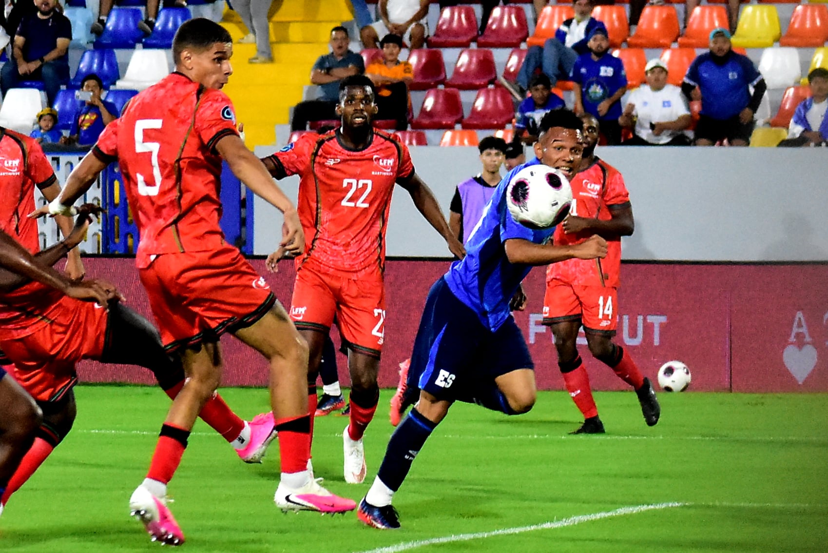 Partido entre la selecciones de El Salvador y Martinica, disputado en el Estadio Jorge Mágico González por Liga de Naciones de Concacaf 2026/2027. Resultado final fue de 3-1 a favor de El Salvador. (Infobae Centroamérica/Emerson Del Cid)